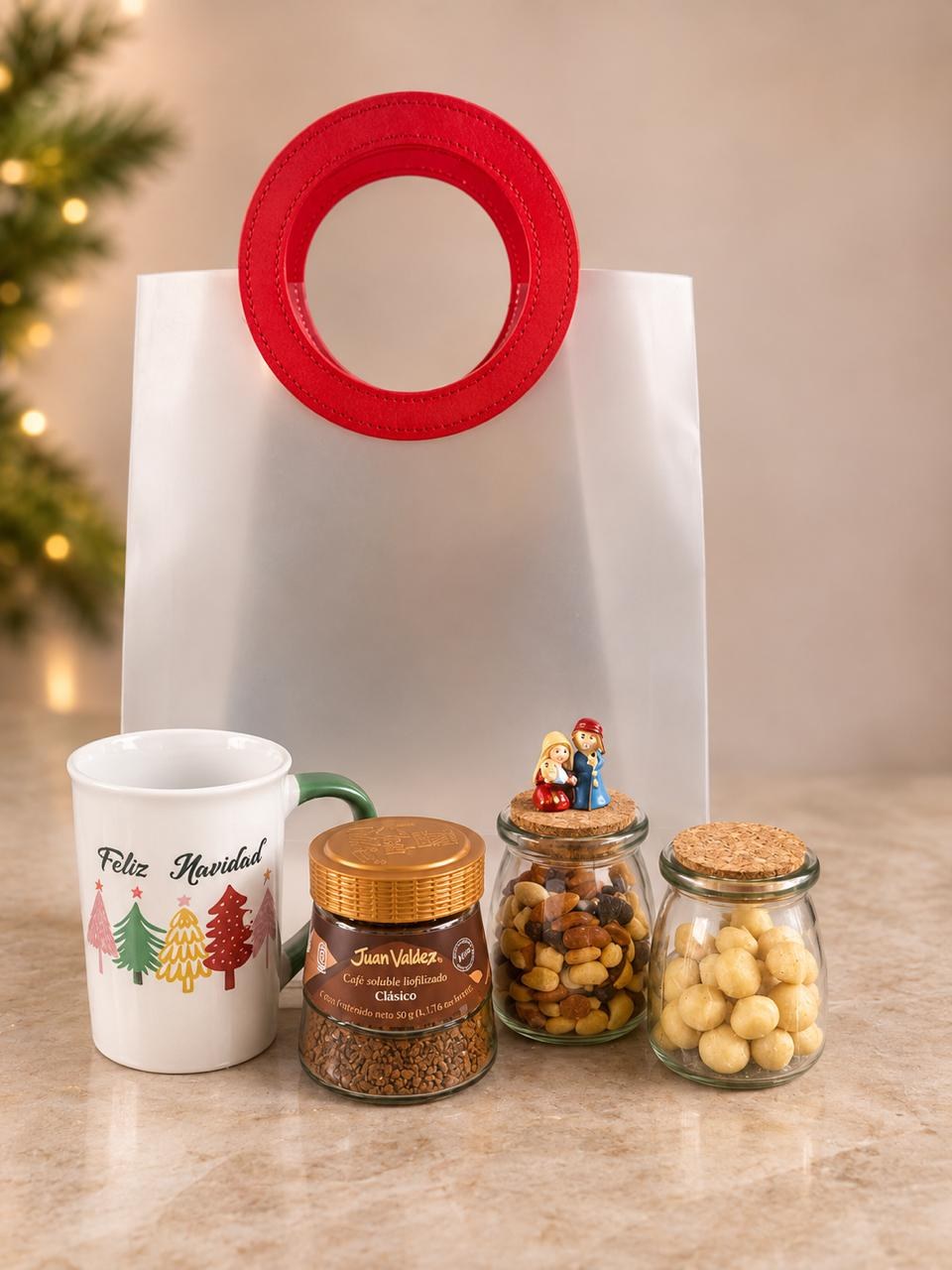 Contenido de la ancheta navideña: taza, café Juan Valdez, frutos secos y macadamias