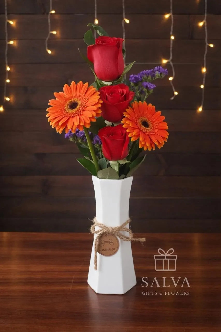 Florero Mixto De Rosas Rojas Y Gerberas